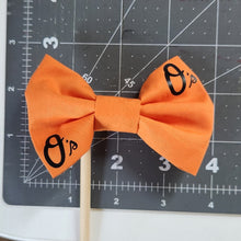 Load image into Gallery viewer, O&#39;s Baseball Hair Bow
