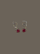 Load image into Gallery viewer, Mini pink flower silver heart huggie earrings
