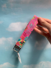 Load image into Gallery viewer, Hot Pink Paisley Wristlet
