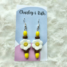 Load image into Gallery viewer, Happy Daisy Earrings
