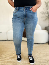 Load image into Gallery viewer, Judy Blue Full Size Mid Rise Rigid Magic Release Hem Jeans
