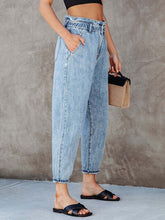 Load image into Gallery viewer, Paperbag Waist Cropped Jeans
