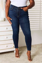 Load image into Gallery viewer, Judy Blue Full Size Skinny Jeans with Pockets
